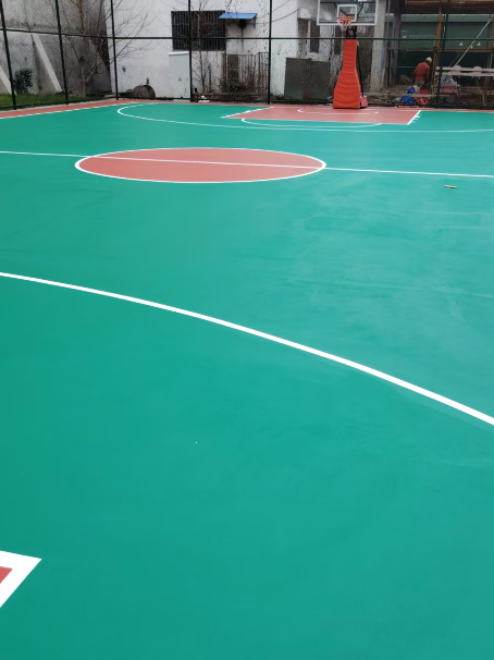 海州 球场长期使用易出现地面开裂